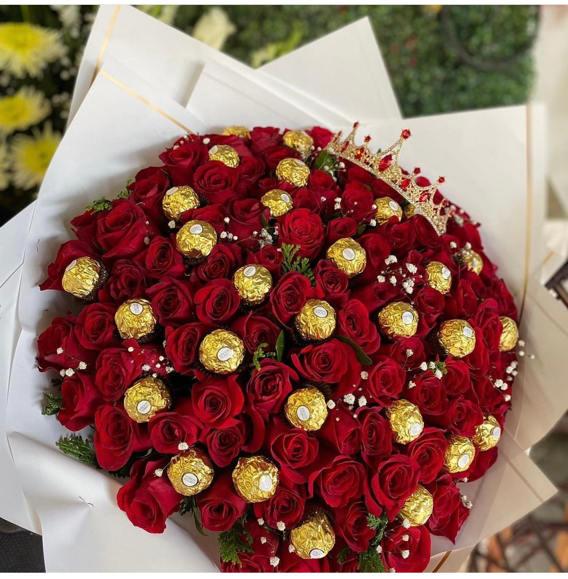 Bouquet x 100 rosas y chocolates
