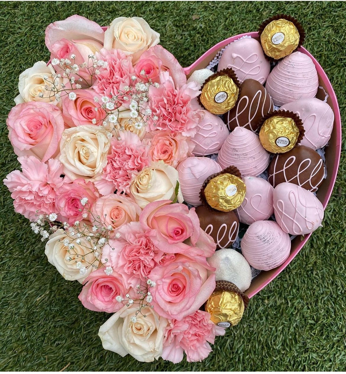 Corazón mitad fresas mitad flores