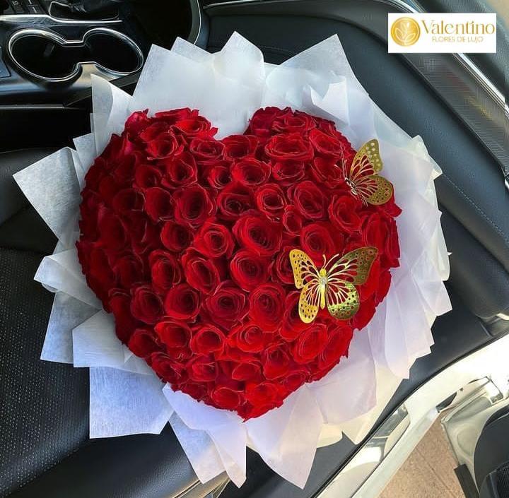 Corazón x 100 rosas