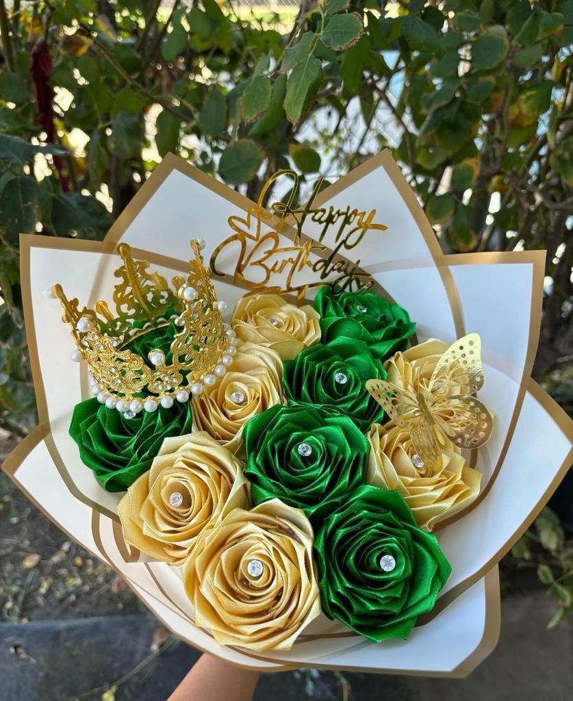 Bouquet x 10 rosas y corona
