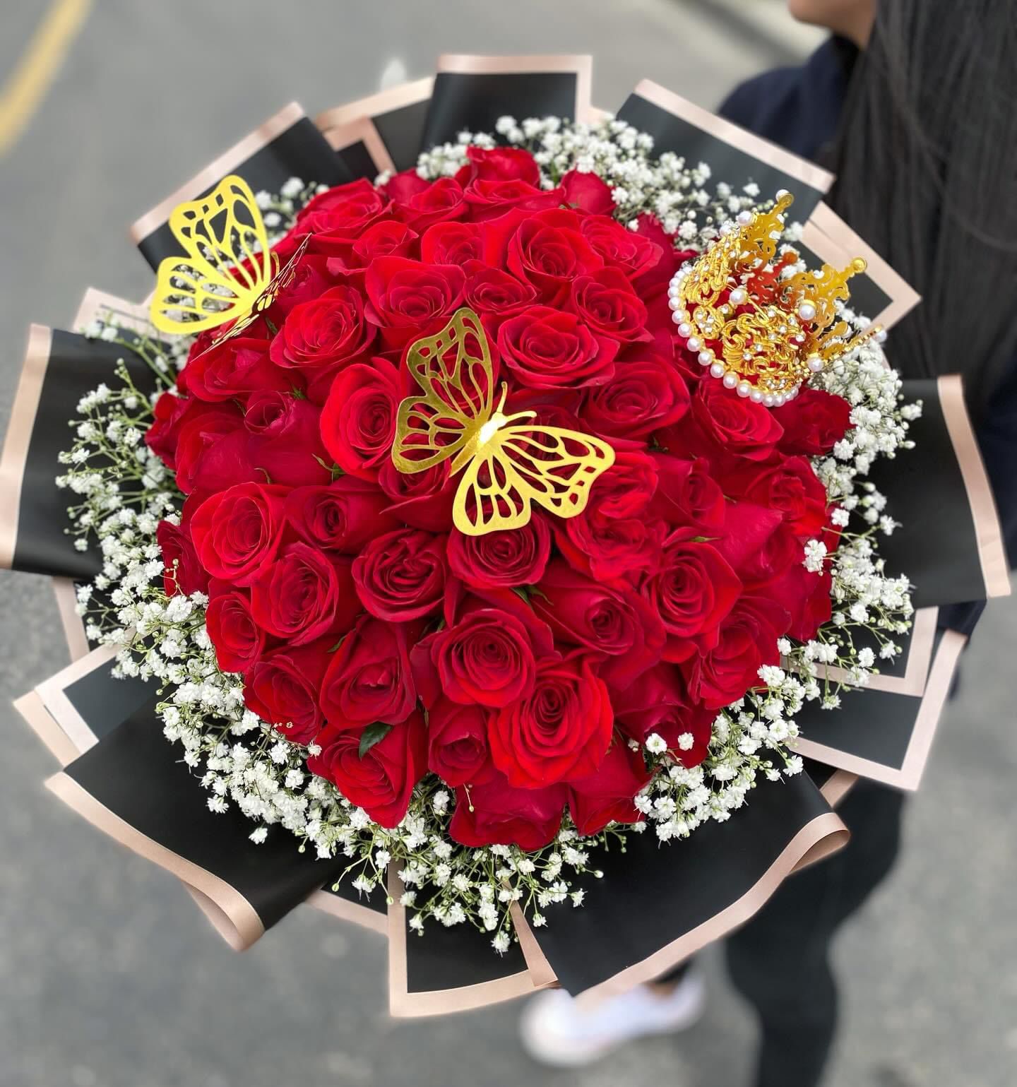 Buchón x70 rosas + corona