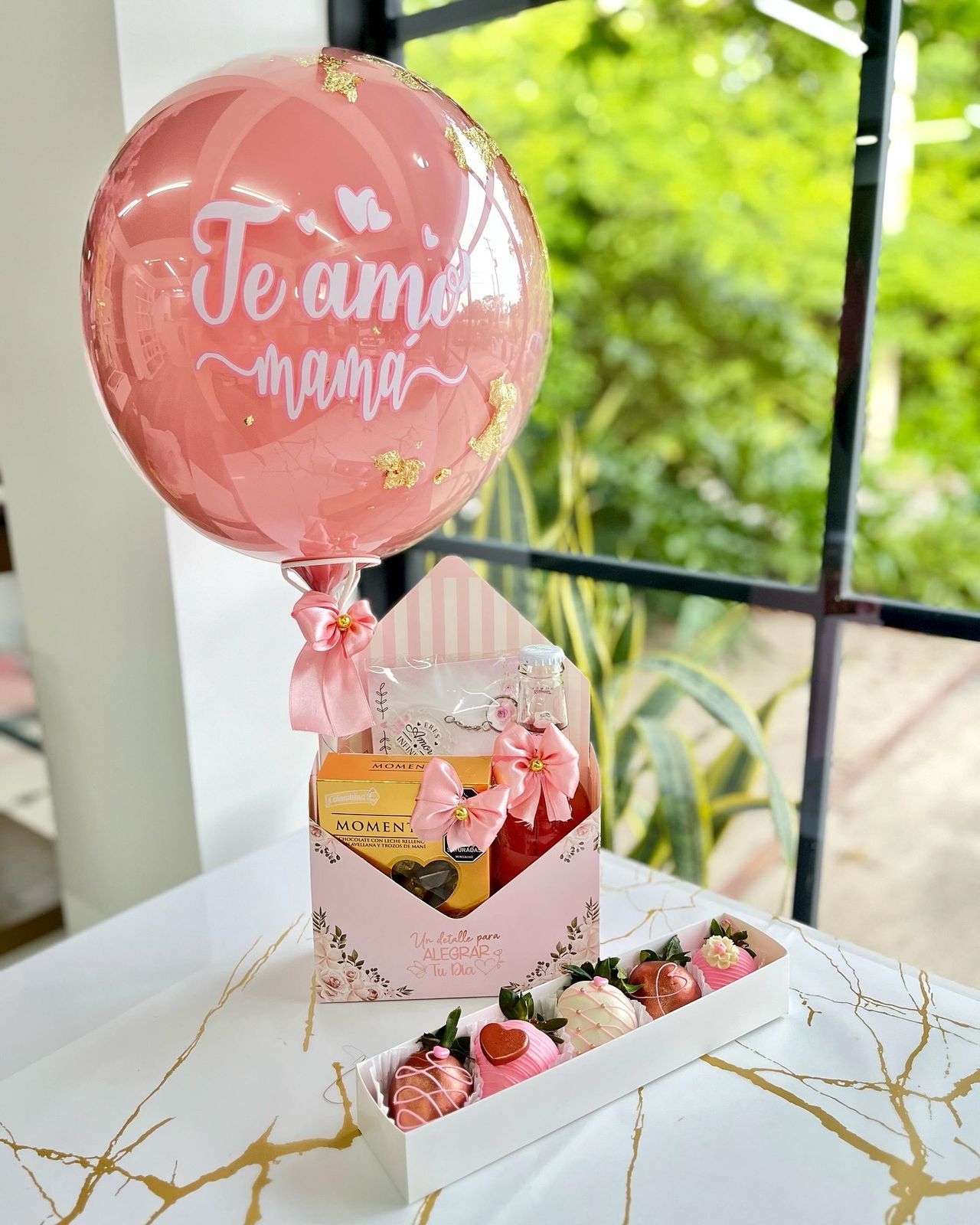 Caja buzón + Fresas x5