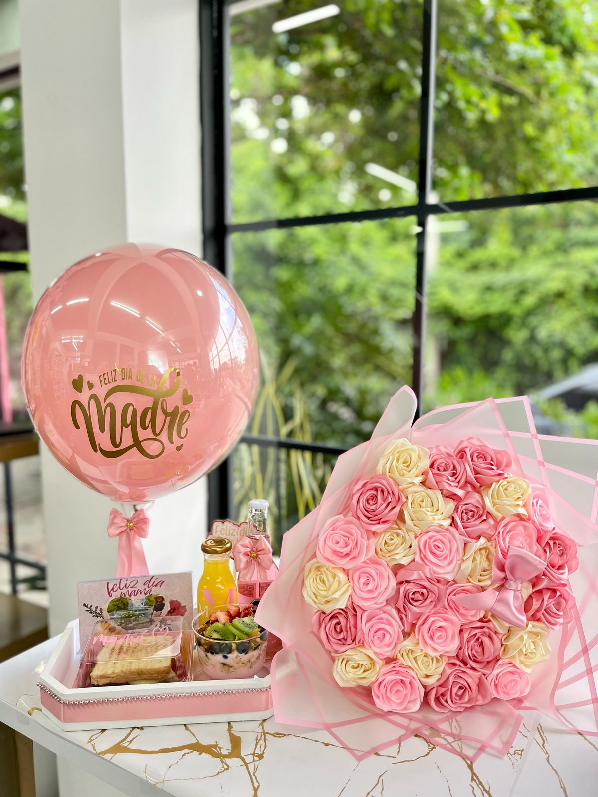 Desayuno + Bouquet eternas