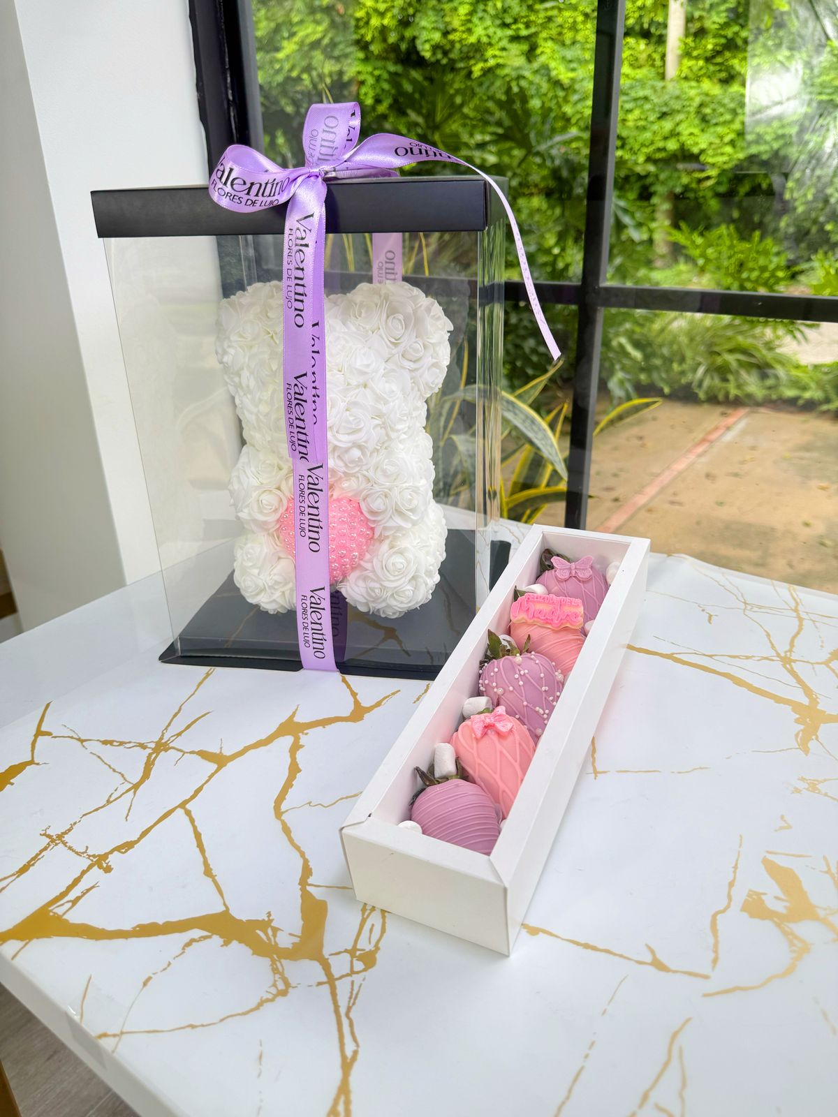 Oso Teddy 25 cm + Caja x5 Fresas