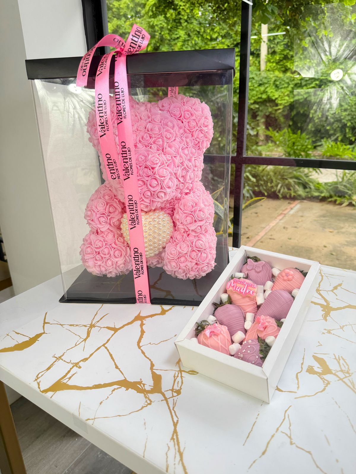 Oso Teddy 45 cm + Caja x6 Fresas